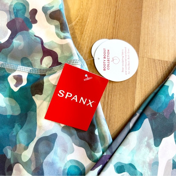 SPANX Booty Boost Leggings 7/8 camo women’s size M - Picture 5 of 7